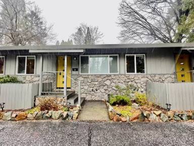 Main picture of 744 Zion St