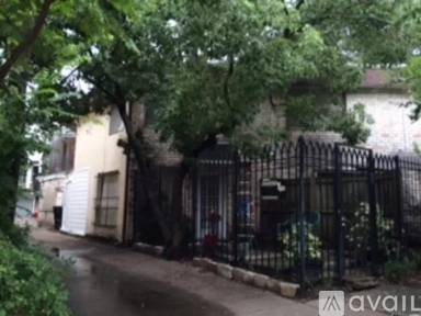 Main picture of 7 Hyde Park Blvd