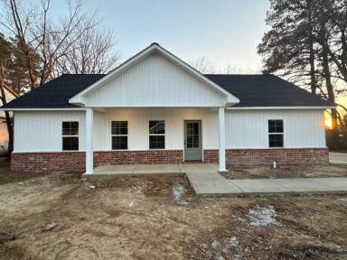 Main picture of 41 Wooten Ave
