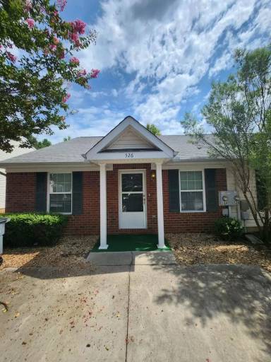 Main picture of 526 Edgecliff Ln