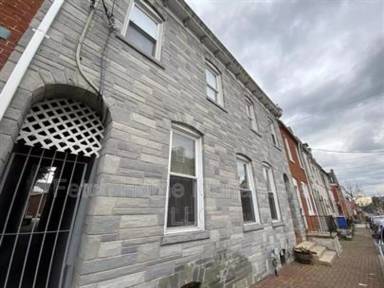 Main picture of 61 Howard Ave