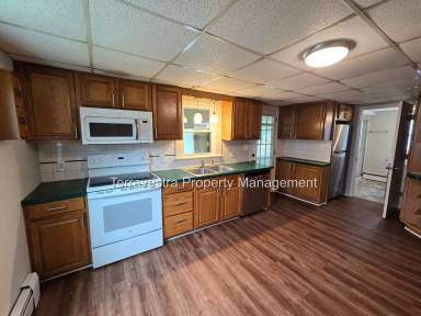 Main picture of 17 E Oak St