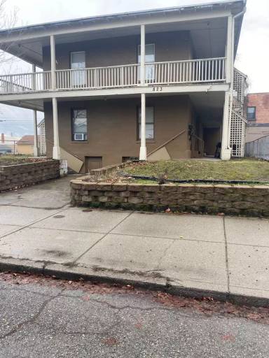 Main picture of 823 W Augusta Ave