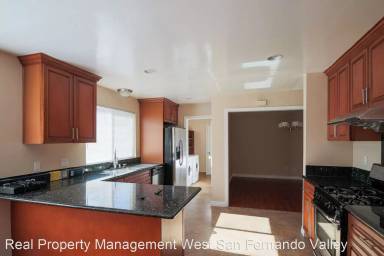 Main picture of 10408 Glade Ave