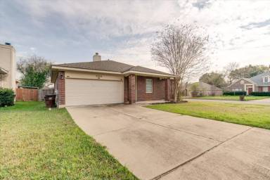 Main picture of 2300 Wisteria Way