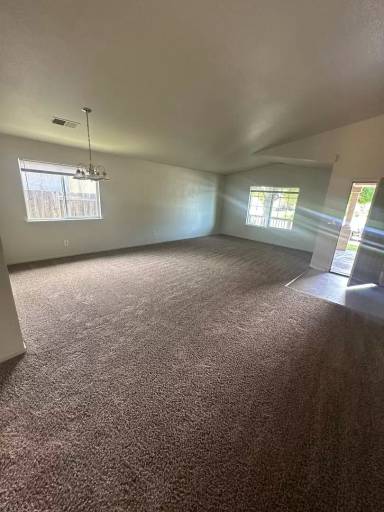 Main picture of 689 Suzanne Ct