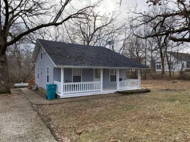 Main picture of 230 Donald St