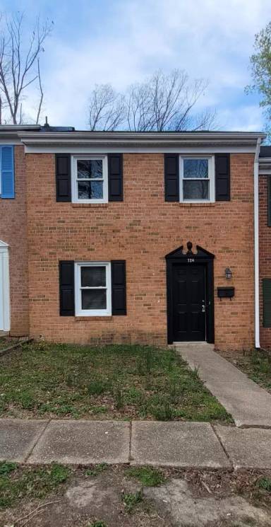 Main picture of 724 Olde Greenwich Cir