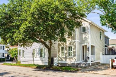 Main picture of 261 Coming St