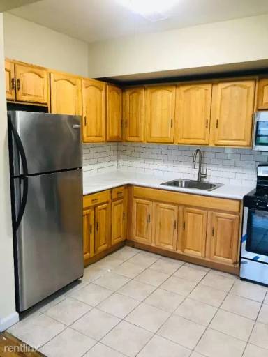 Main picture of 4684 Park Ave