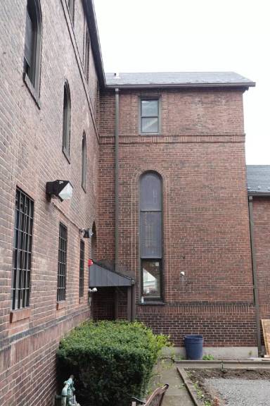 Main picture of 16 Holland Ave