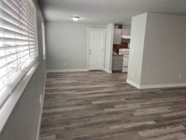 Main picture of 307 W Reynolds Ave