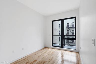 Main picture of 61 W 104th St