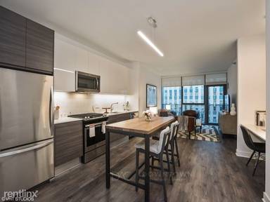 Main picture of 154 W Hubbard St