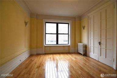 Main picture of 309 W 99th St