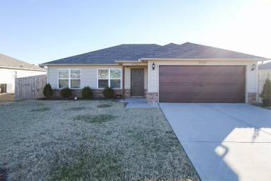 Main picture of 2711 Wyandotte Ave