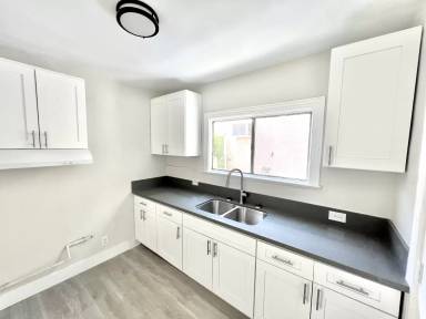 Main picture of 5225 De Longpre Ave