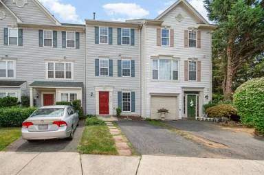 Main picture of 45425 Clarkes Crossing Sq