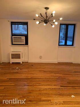 Main picture of 2 E 30th St