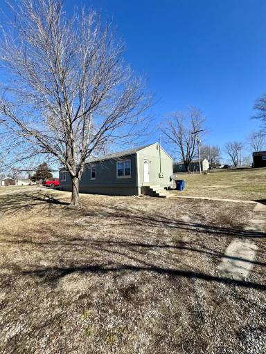 Main picture of 8345 Lakeview Dr