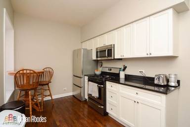 Main picture of 1315 W Leland Ave
