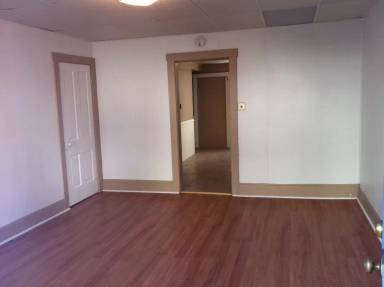 Main picture of 215 E Logan St