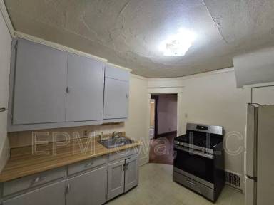 Main picture of 118 1/2 Harrison St