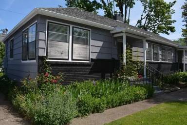 Main picture of 5725 N Montana Ave