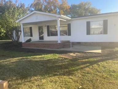 Main picture of 151 White Oak Rd