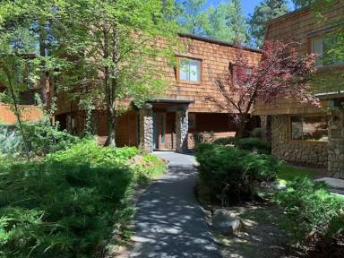 Main picture of 120 Country Club Dr