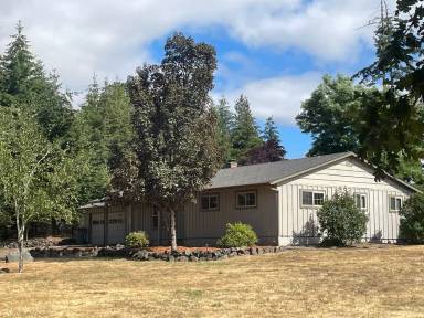 Main picture of 18040 Highway 22