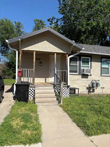 Main picture of 425 Baker St