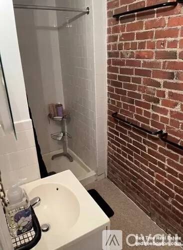 Main picture of 1061 Beacon St