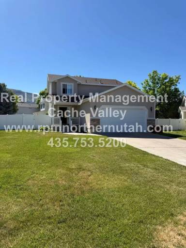 Main picture of 450 Maple Cir