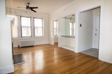Main picture of 627-41 W Roscoe St