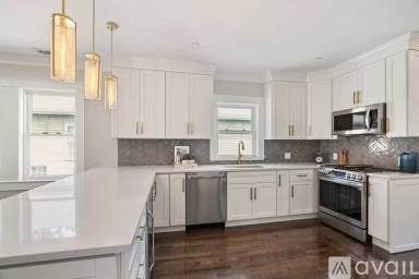 Main picture of 84 Sunnyside St