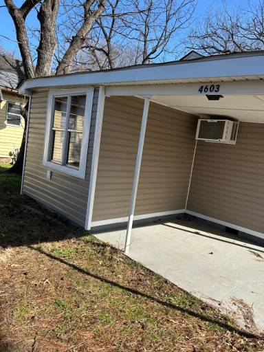 Main picture of 4605 School St