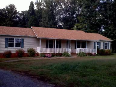 Main picture of 725 Moore Rd