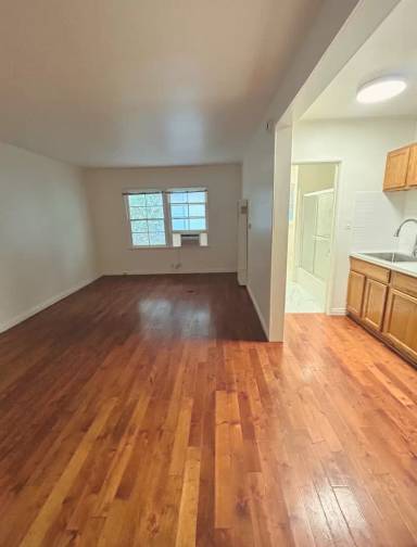Main picture of 645 S Burnside Ave
