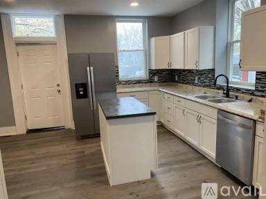 Main picture of 113 E 16th St