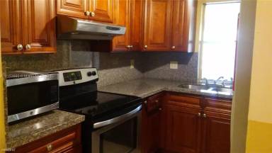 Main picture of 9310 NW 38th Pl