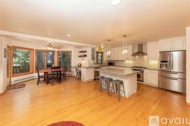 Main picture of 403 Pitkin St