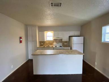 Main picture of 2909 San Antonio St