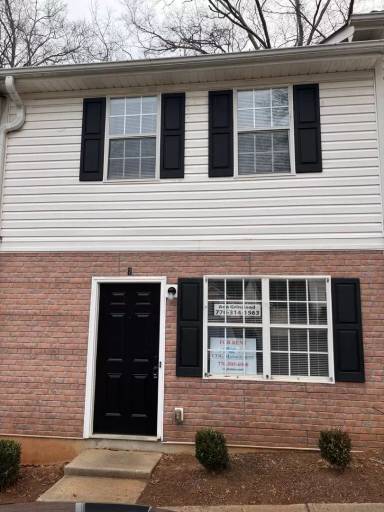 Main picture of 209 E Wilson St