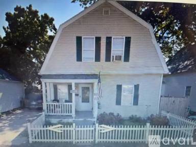 Main picture of 111 E Franklin St