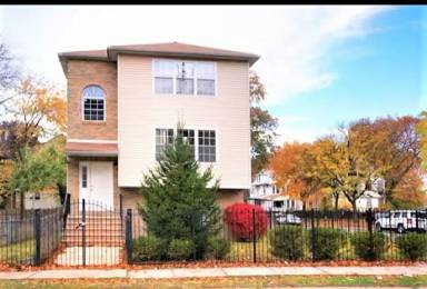 Main picture of 71 Lenox Ave