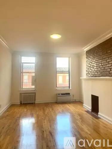 Main picture of 426 E 81st St