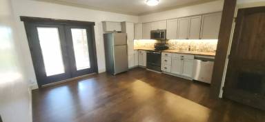 Main picture of 128 Katherine Ct