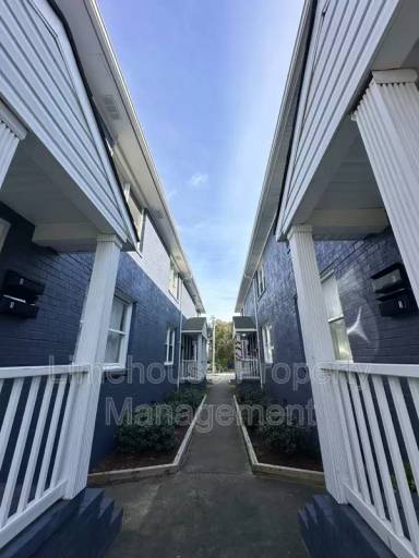 Main picture of 9631 Salem St