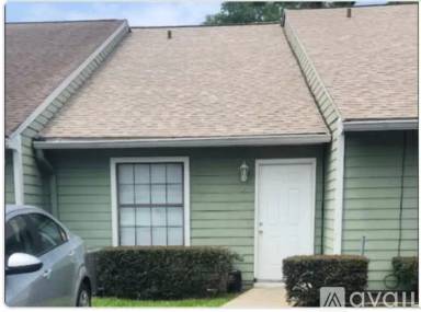 Main picture of 301 S Lipona Rd